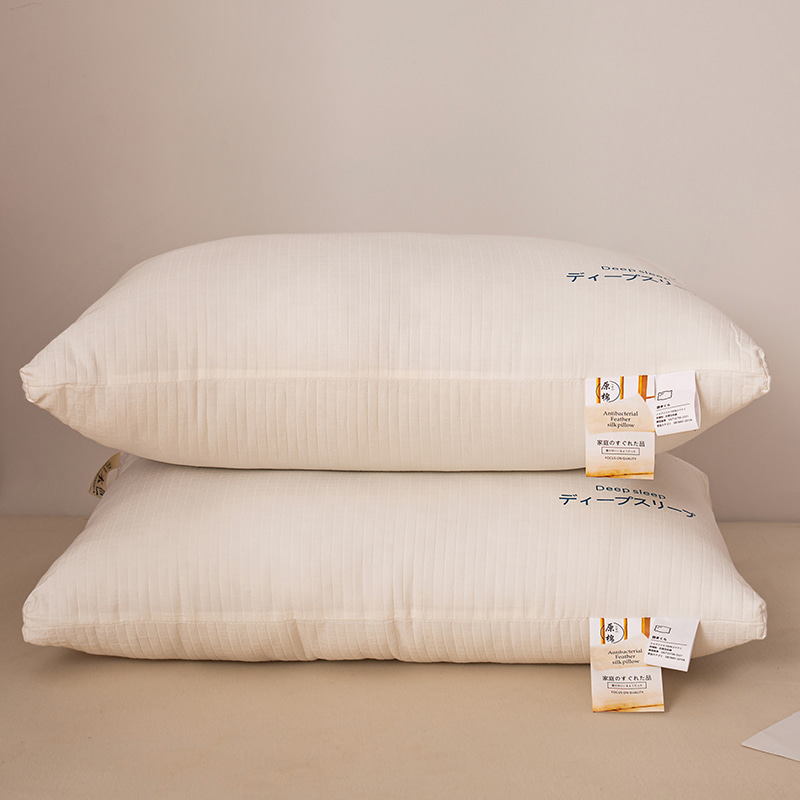 Orijinal pamuklu tüy kadife yastık